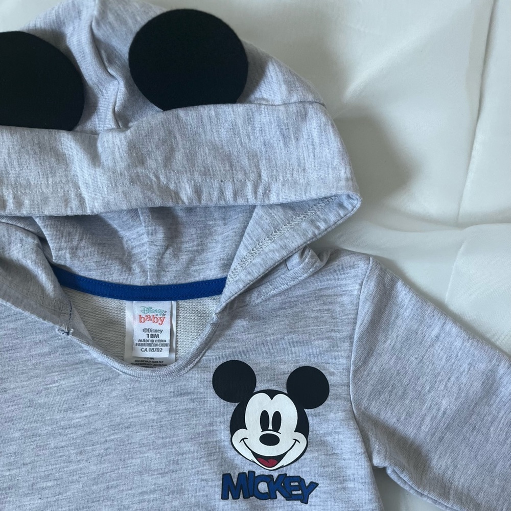 Disney 18 months toddler sweat shirt - pullover hoodie - Mickey Mouse sweater